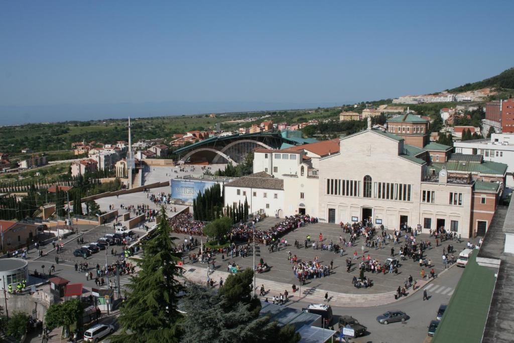Hotel Colonne - Alihotels San Giovanni Rotondo Esterno foto